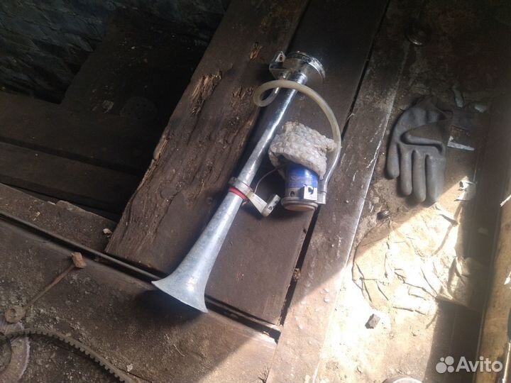 Продам сигнал воздушный в сборе с компрессором