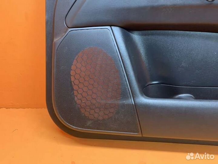 Обшивка двери передняя правая Infiniti Qx56 Z62