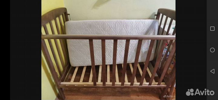 Детская кроватка с матрасом