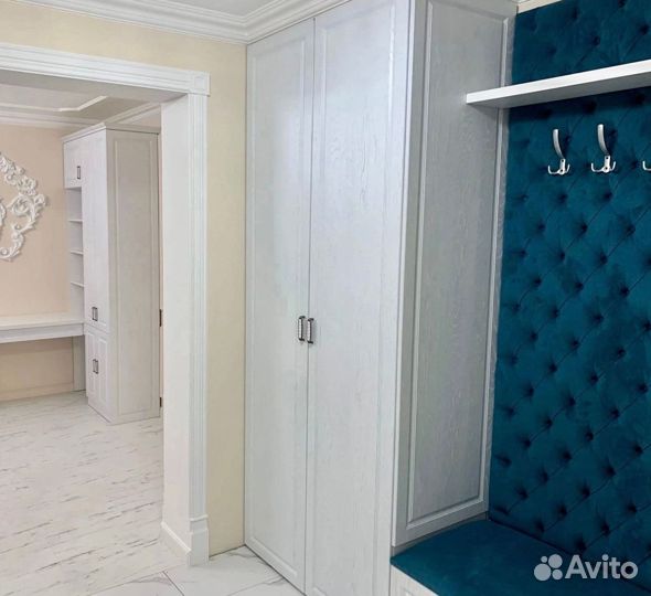 Шкаф угловой распашной