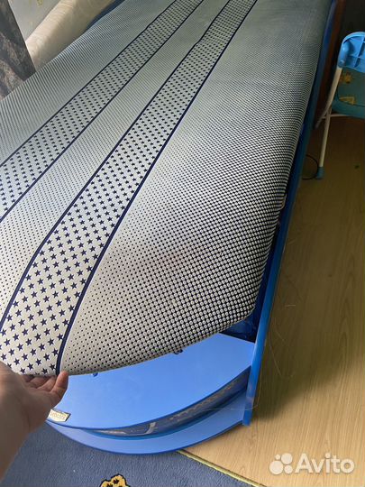 Детская кровать машинка с матрасом бу