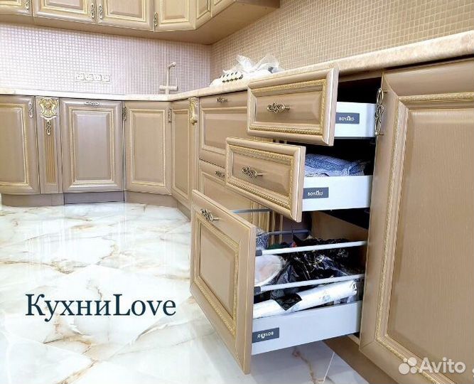 Кухня из массива натурального дерева