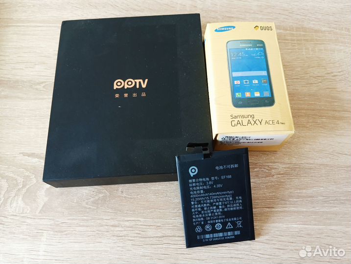 Батарея к смартфону, коробки от телефонов