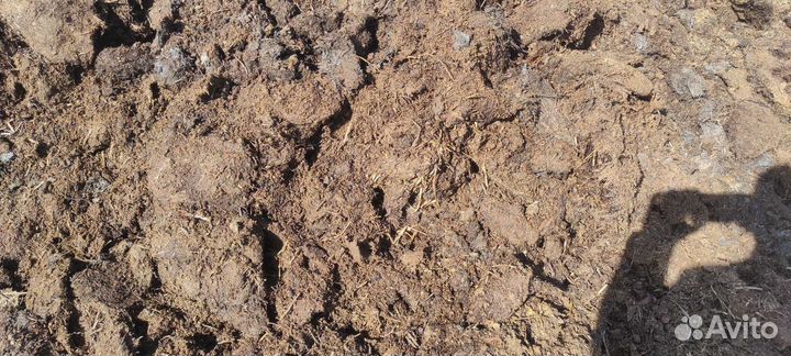 Свежий навоз в мешках