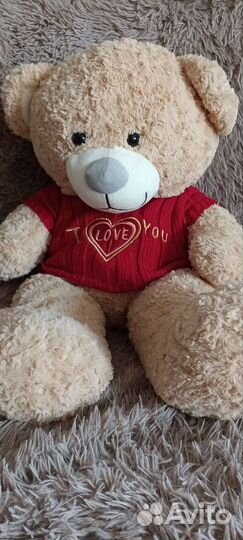 Мягкий плюшевый мишка