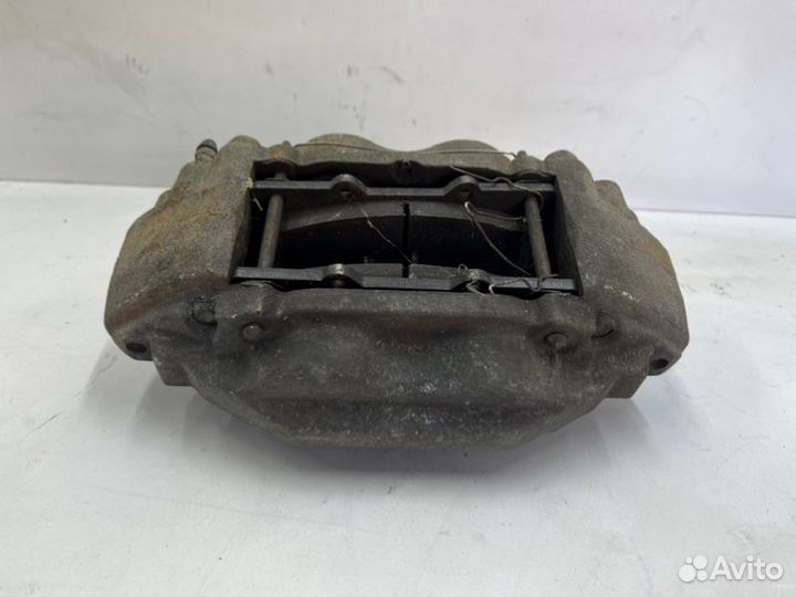 Тормозной суппорт передний Toyota Land Cruiser 200