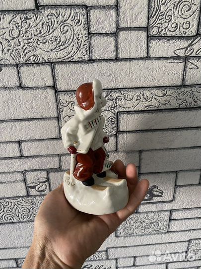 Статуэтка фарфор СССР мальчик на лыжах