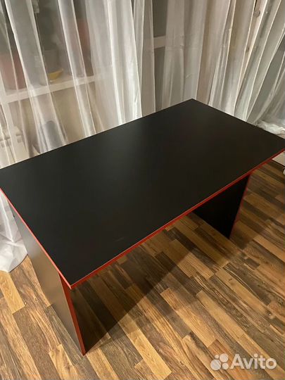 Компьютерный стол игровой