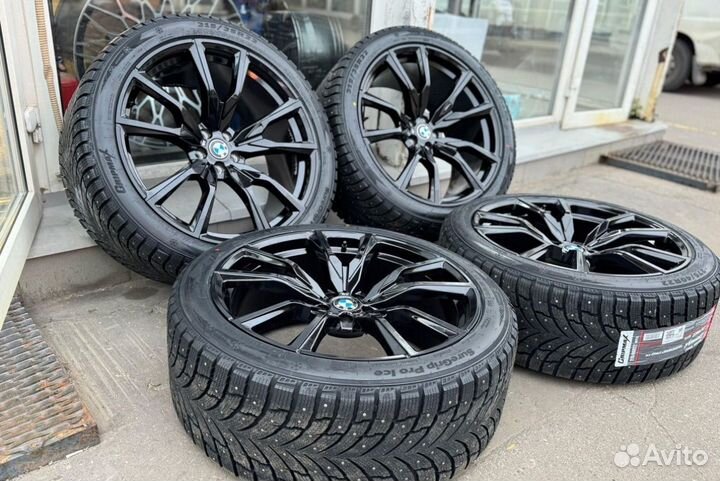 Колеса в сборе R22 на Bmw X7 X5 зима шипы
