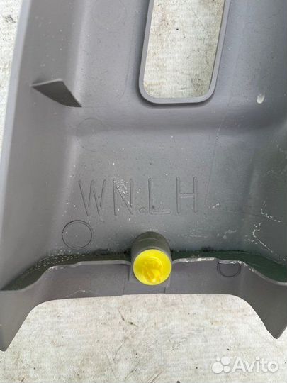 Накладка центральной стойки левая Subaru Impreza