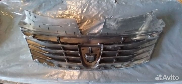 Решетка радиатора Logan (знак Dacia) p3-da-lg2