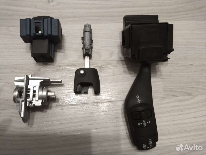 Подрулевой переключатель левый Ford Focus
