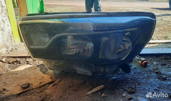 Фара передняя левая веста