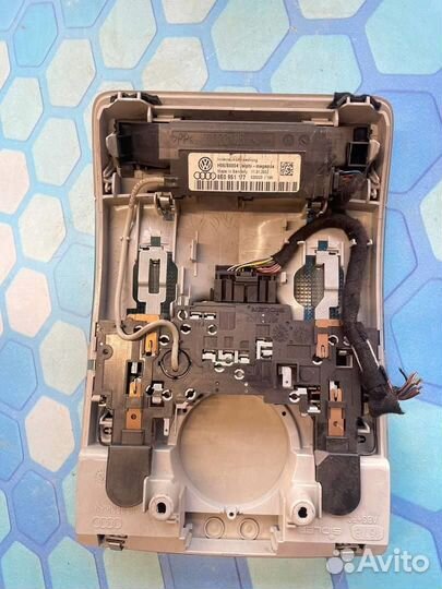 Плафон освещения салона 8e0951177