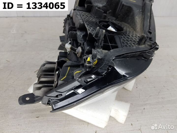 Фара левая Toyota Land Cruiser 300 2021-2022