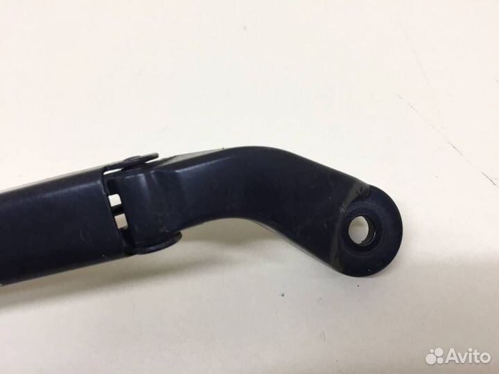 Поводок стеклоочистителя передний правый Toyota Ca