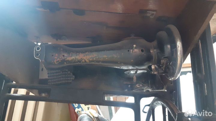 Швейная машина со станиной