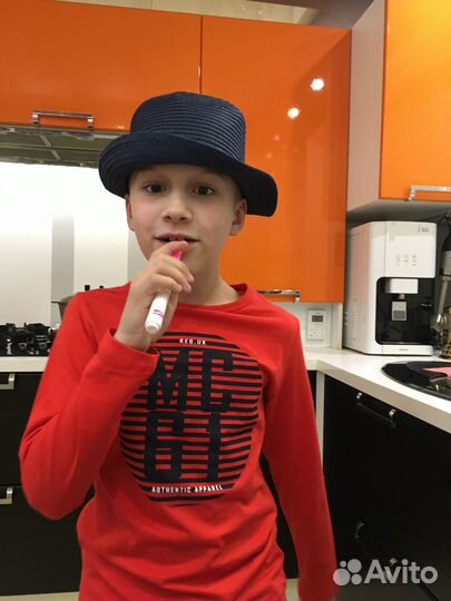 Шляпа, подтяжки, бабочка, ремень