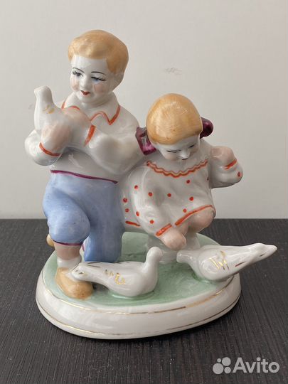Фарфоровая статуэтка 