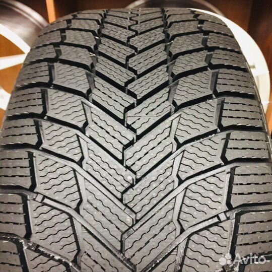 Michelin X-Ice Snow SUV 275/45 R21