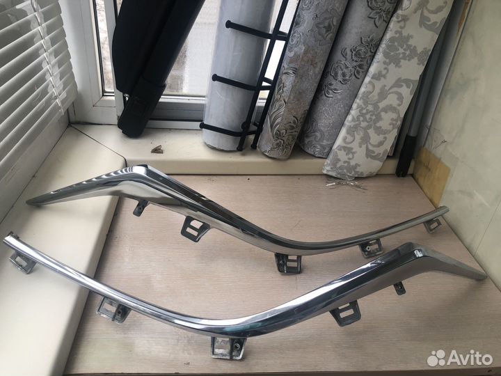 Молдинги на решетку mazda 3