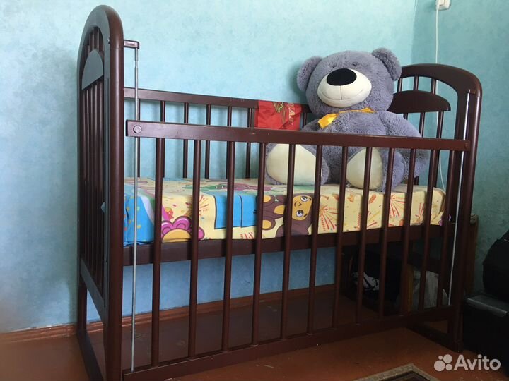 Детская кроватка маятник