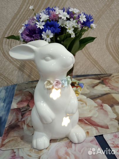 Фарфоровая статуэтка пасхальный кролик