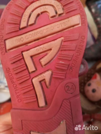 Отдам бесплатно обувь для девочки от 24 до 28 р-р