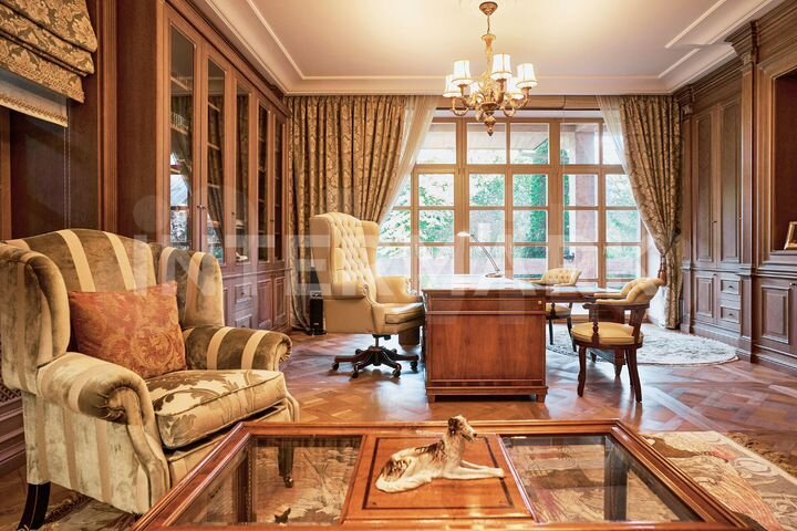 Дом 1185,6 м² на участке 50 сот.