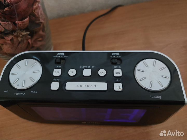 Часы электронные Vitek