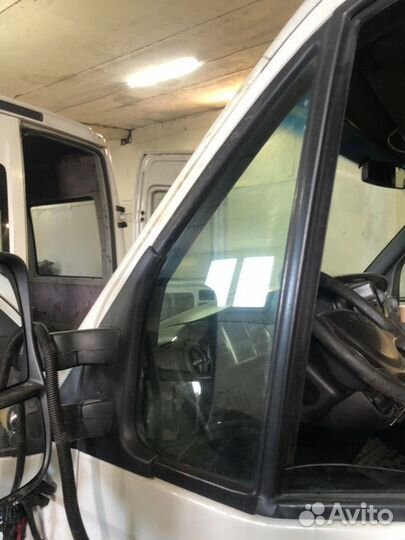 Водительское стекло переднее левое Iveco Daily 4