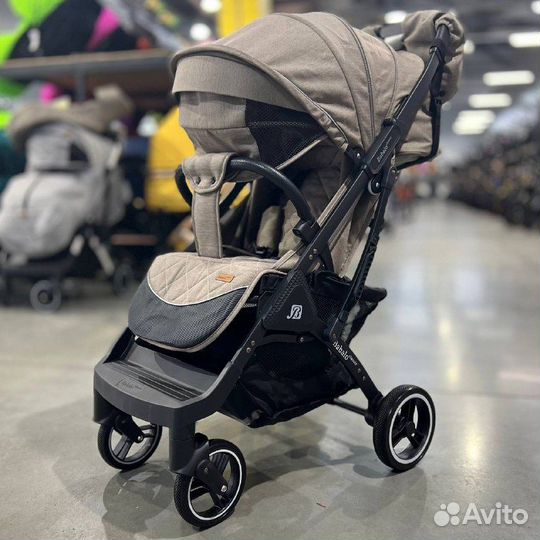 Коляска новая