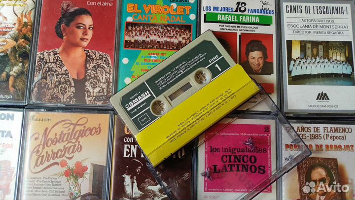 Коллекция аудиокассет с испанской музыкой