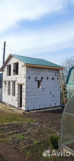 Бригада строителей