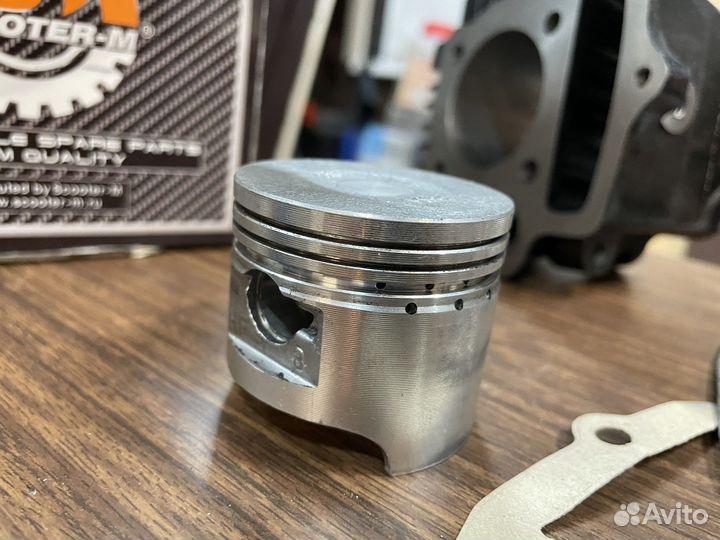 Цилиндр с поршнем