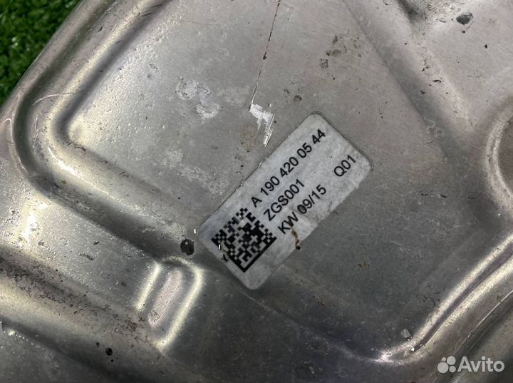 Поворотный кулак передний левый Mercedes-Benz Amg