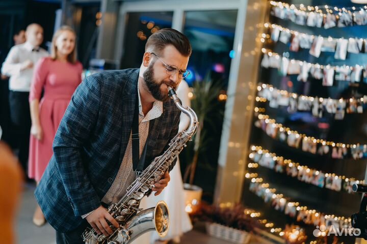 Саксофон. Живая музыка. Саксофонист Антон Меткин