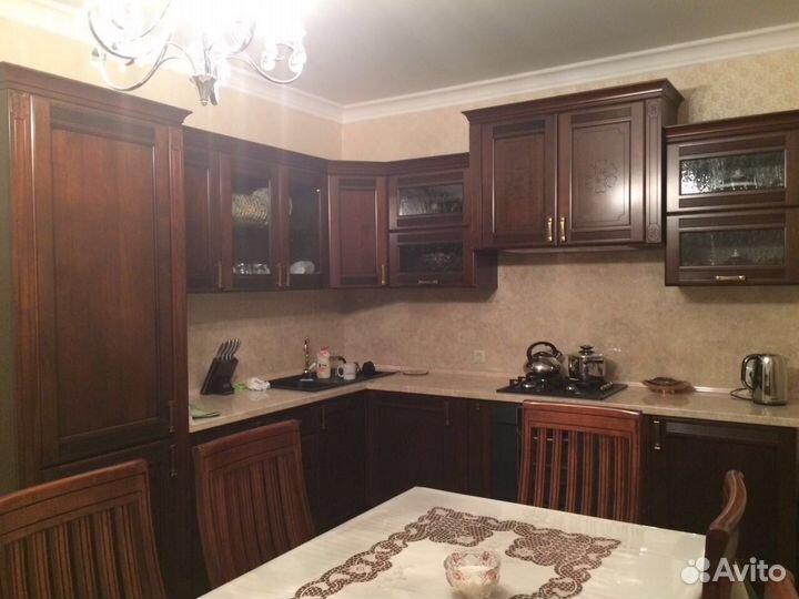 Кухонный гарнитур, стол, стулья. Цена договорная