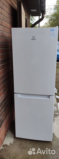 Холодильник indesit