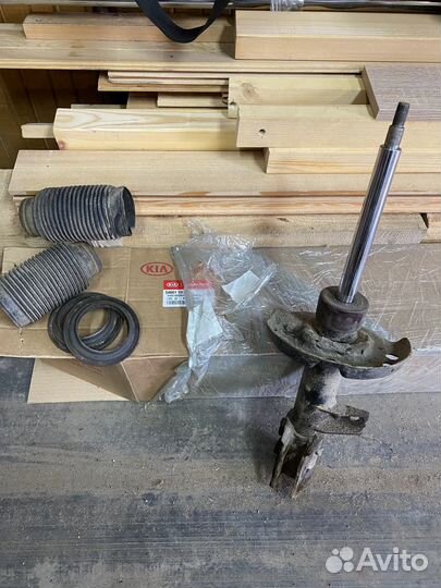 Стойка амортизационная передняя правая Kia CeeD