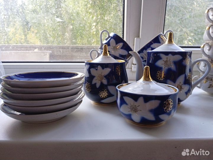 Посуда сервизы, чашки, чайники, блюдца