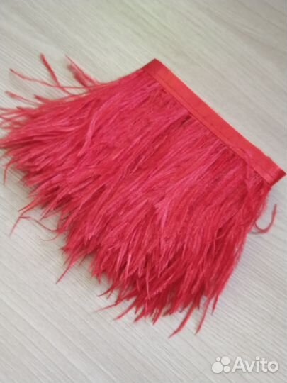 Перья страуса на ленте