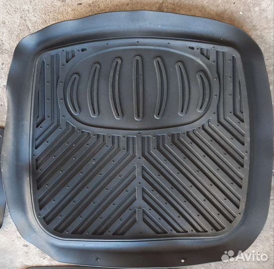 Автомобильные коврики универсальные