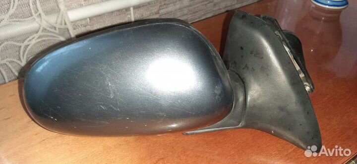 Боковое зеркало