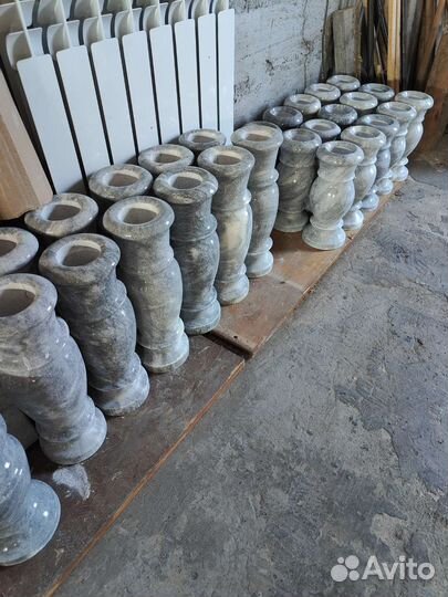 Мраморные вазы