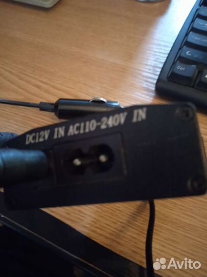 Универсальный автомобильный адаптер для ноутбука