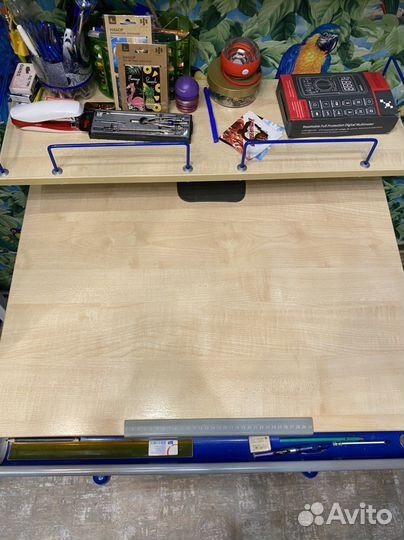 Растущая парта и стул дэми с полками б/у