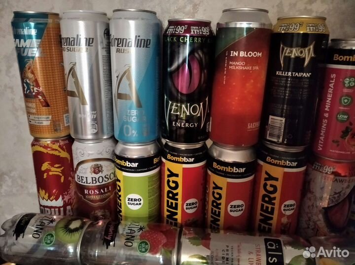 Коллекция банок из под энергетических напитков
