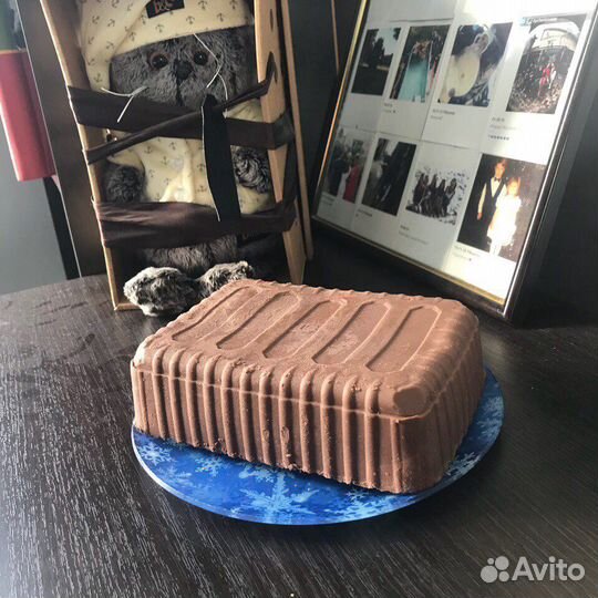 Молочный шоколад в контейнере оптом