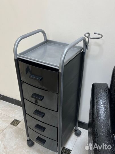 Тележка парикмахерская